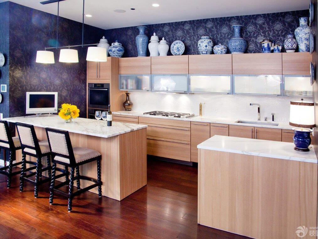 Cùng giấy dán tường bếp tạo nên một phòng bếp đẹp và ấm cúng với các mẫu thiết kế thanh lịch và tinh tế. Giấy dán tường bếp chất lượng giúp cho không gian của bạn trở nên tràn đầy tính thẩm mỹ và ấn tượng. Xem ngay hình ảnh liên quan để tìm kiếm giải pháp tối ưu cho không gian bếp nhà bạn.