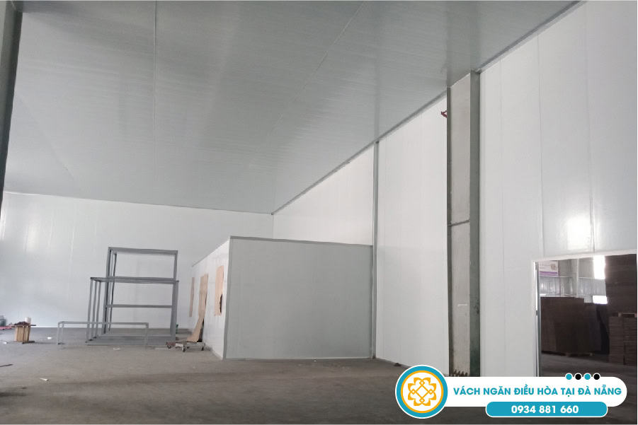 vach-ngan-dieu-hoa-gia-re-14